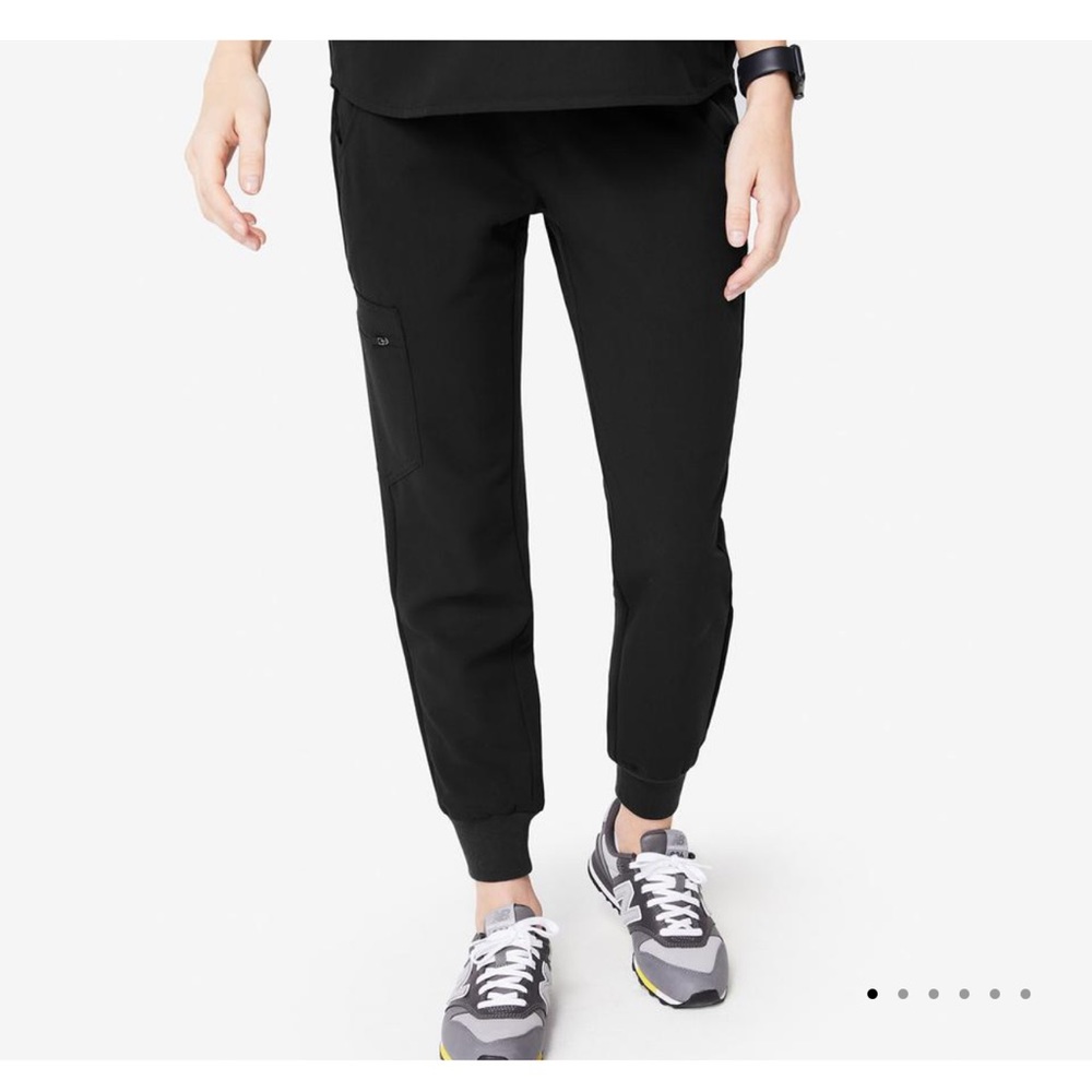 Gently used FIGS black Jogger scrub bottoms